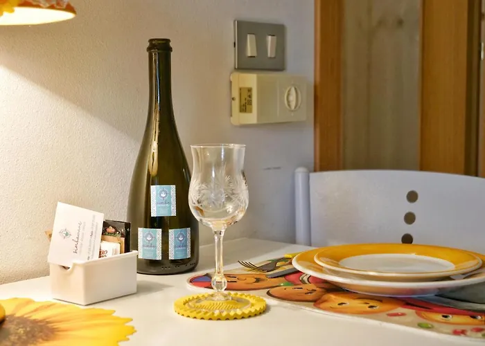 Cardellino, Piccolo E Accogliente Dietro La