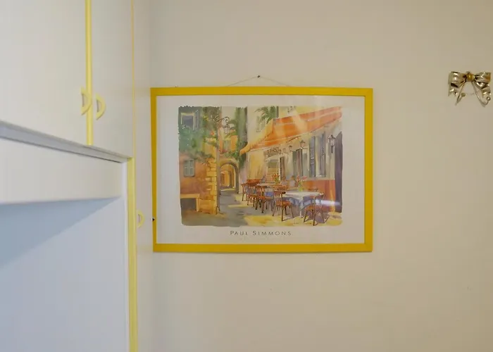 Cardellino, Piccolo E Accogliente Dietro La 그라도